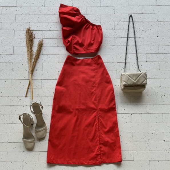 CONJUNTO TRICOLINE CROPPED UM OMBRO SÓ E SAIA MIDI COM FENDA VERMELHO