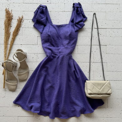 VESTIDO COM BOJO DETALHE LAÇO NAS ALÇAS ROXO