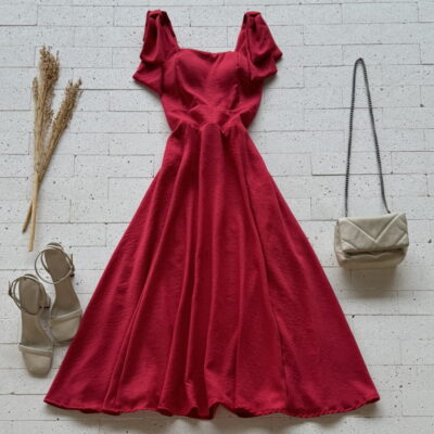 VESTIDO MIDI COM BOJO E LAÇO NAS ALÇAS VERMELHO