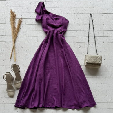 VESTIDO MIDI COM BOJO UM OMBRO SÓ LAÇO NA ALÇA ROXO