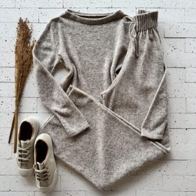 CONJUNTO TRICO MOUSSE CROPPED E CALÇA PANTALONA BEGE