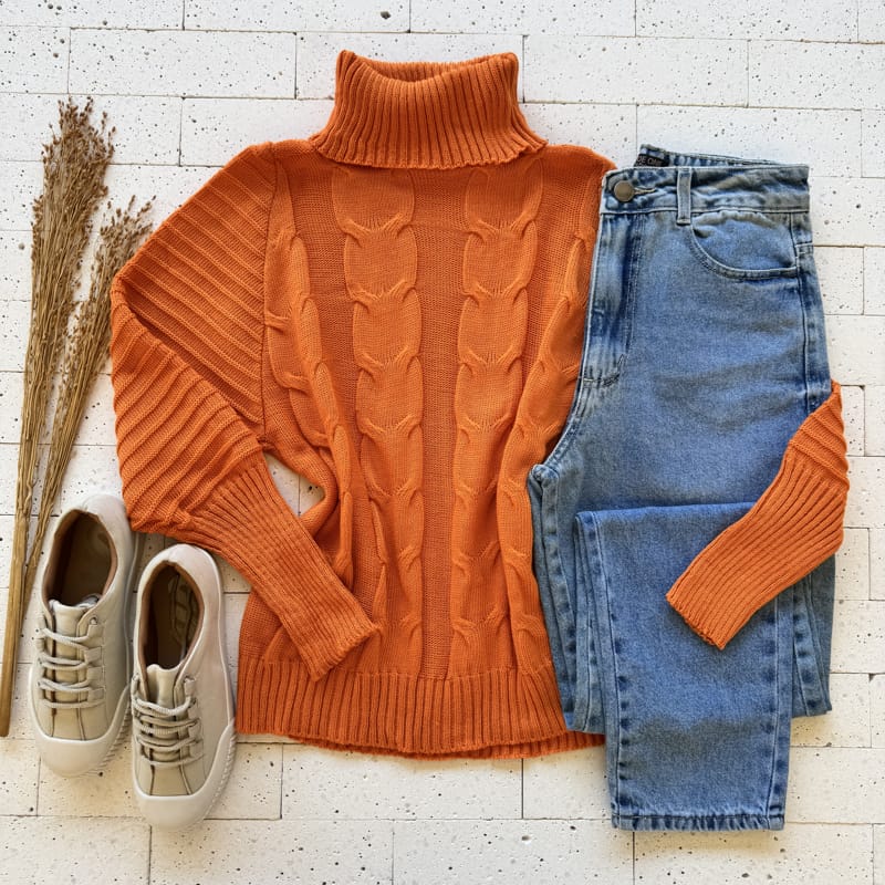 BLUSA TRICO GOLA ALTA COM MANGA CANELADA E TRAMA FRONTAL LARANJA BLUSA TRICO GOLA ALTA COM MANGA CANELADA E TRAMA FRONTAL LARANJA