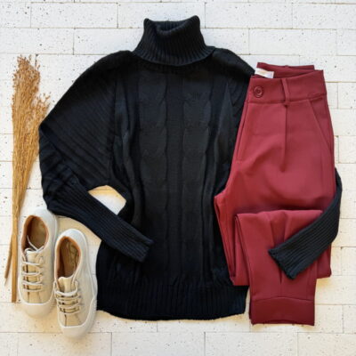 BLUSA TRICO GOLA ALTA COM MANGA CANELADA E TRAMA FRONTAL PRETA