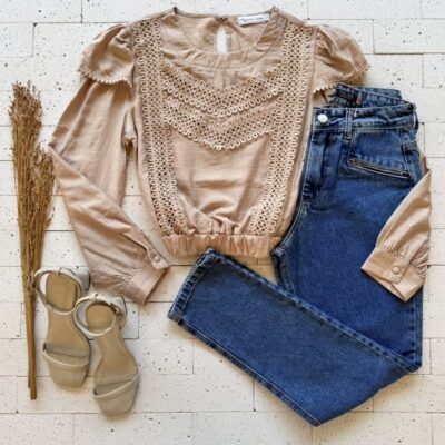 CAMISA CROPPED COM GRIPIER LUXO DETALHADA BEGE