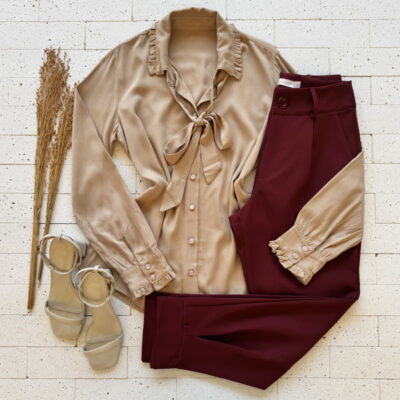 CAMISA SOCIAL GOLA E PUNHO BABADINHOS E AMARRAÇÃO LUXO BEGE