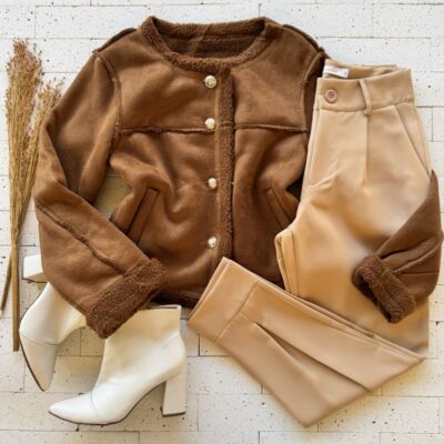 CASACO FEMININO COM FORRO E PUNHO PELUCIADO PREMIUM MARROM