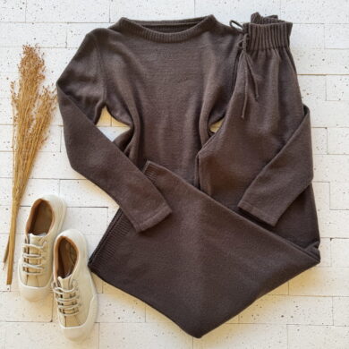 CONJUNTO TRICO MOUSSE CROPPED E CALÇA PANTALONA CAFÉ