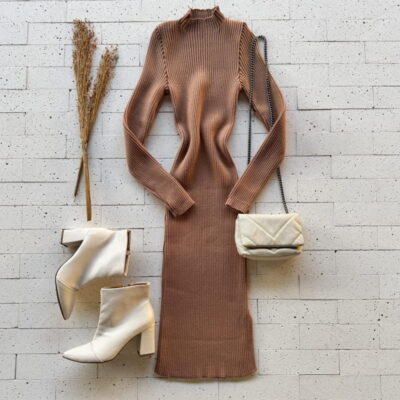 VESTIDO TRICO MODAL MIDI CANELADO COM FENDA BEGE