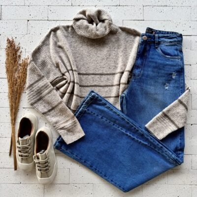 CROPPED TRICO MOUSSE GOLA BOBA DETALHE LISTRA BEGE COM NUDE