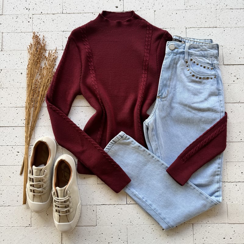 BLUSA TRICO MODAL DETALHE FRONTAL E MANGA COM TRAMA VINHO BLUSA TRICO MODAL DETALHE FRONTAL E MANGA COM TRAMA VINHO