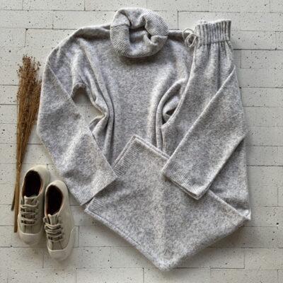 CONJUNTO TRICO MOUSSE COM GOLA BOBA MESCLADO OFF