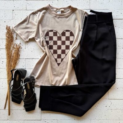 T-SHIRT ALGODÃO ESTAMPA AMOR BEGE