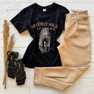 T-SHIRT ALGODÃO ESTAMPA BEVERLY HILLS LEOPARD PRETO