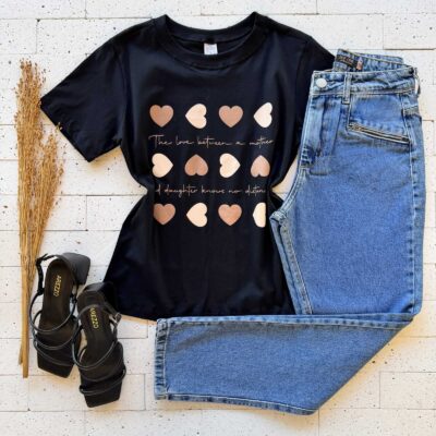 T-SHIRT ALGODÃO ESTAMPA CORAÇÕES NUDE PRETO