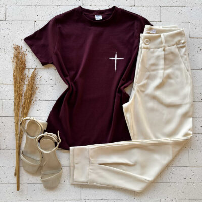T-SHIRT ALGODÃO ESTAMPA CRUZ VINHO