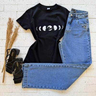 T-SHIRT ALGODÃO ESTAMPA FASES DA LUA PRETA