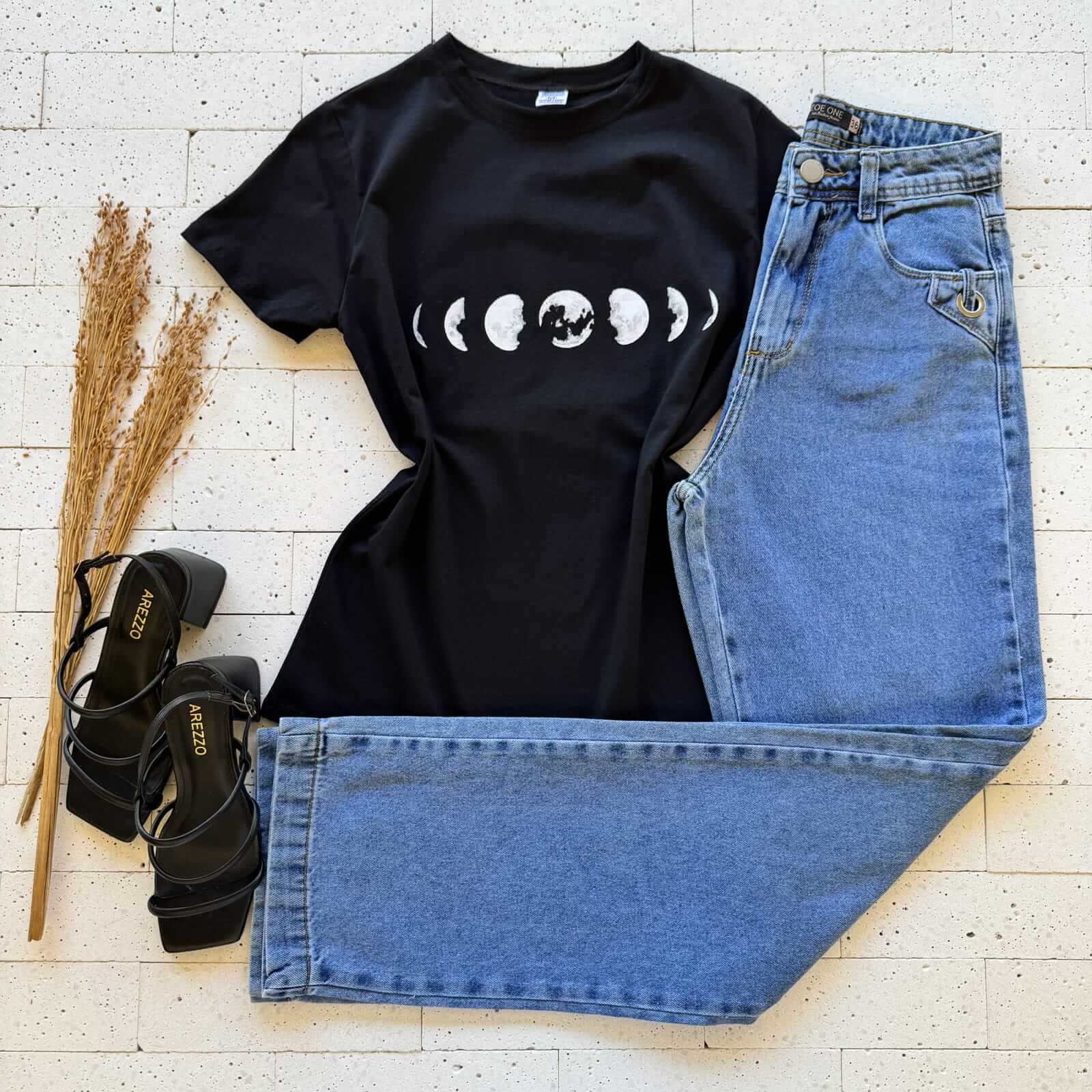 T-SHIRT ALGODÃO ESTAMPA FASES DA LUA PRETA T-SHIRT ALGODÃO ESTAMPA FASES DA LUA PRETA