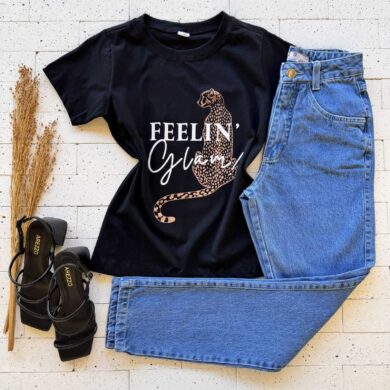 T-SHIRT ALGODÃO ESTAMPA FEELIN GLAM PRETA
