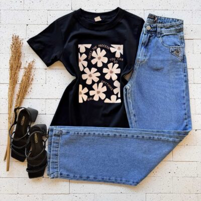 T-SHIRT ALGODÃO ESTAMPA FLORZINHAS PRETA
