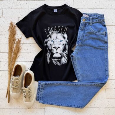 T-SHIRT ALGODÃO ESTAMPA LEÃO CORAGEM PRETA