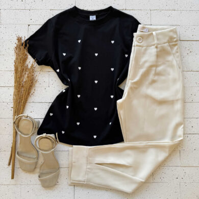 T-SHIRT ALGODÃO ESTAMPA MINI CORAÇÕES PRETA