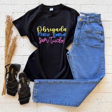 T-SHIRT ALGODÃO ESTAMPA OBRIGADA MEU DEUS POR TUDO PRETA