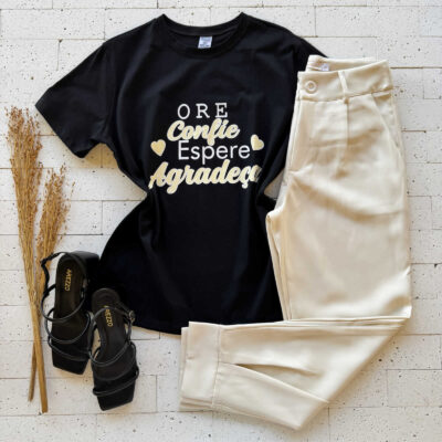 T-SHIRT ALGODÃO ESTAMPA ORE CONFIE ESPERE AGRADEÇA PRETA