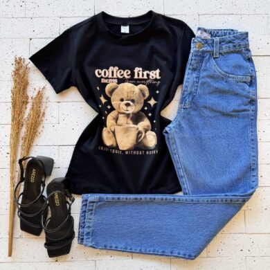 T-SHIRT ALGODÃO ESTAMPA URSO COFFEE FIRST PRETO