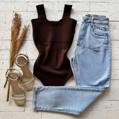 BODY MODAL ALÇA LARGA E DETALHE BUSTO CAFÉ