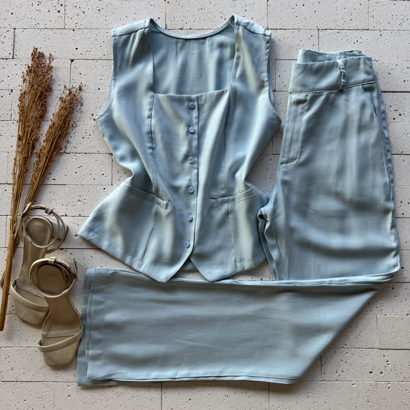 CONJUNTO BLUSA DECOTE QUADRADO E CALÇA RETA CONJUNTO BLUSA DECOTE QUADRADO E CALÇA RETA