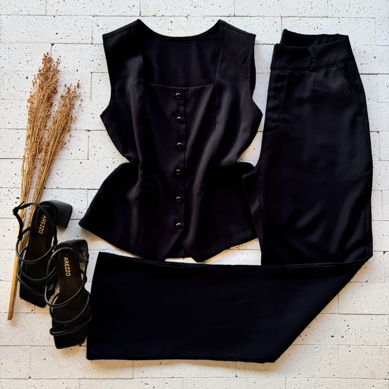 CONJUNTO BLUSA DECOTE QUADRADO E CALÇA RETA CONJUNTO BLUSA DECOTE QUADRADO E CALÇA RETA