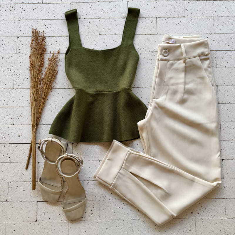 REGATA MODAL PEPLUM BÁSIC VERDE OLIVA REGATA MODAL PEPLUM BÁSIC VERDE OLIVA