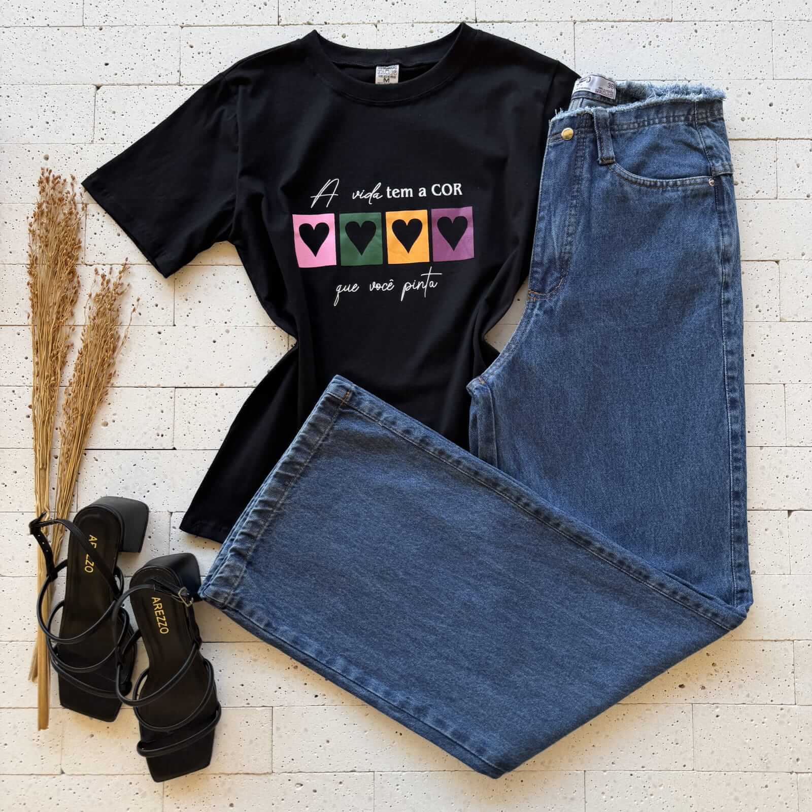 T-SHIRT ALGODÃO ESTAMPA A VIDA TEM A COR QUE VOCÊ PINTA PRETA T-SHIRT ALGODÃO ESTAMPA A VIDA TEM A COR QUE VOCÊ PINTA PRETA