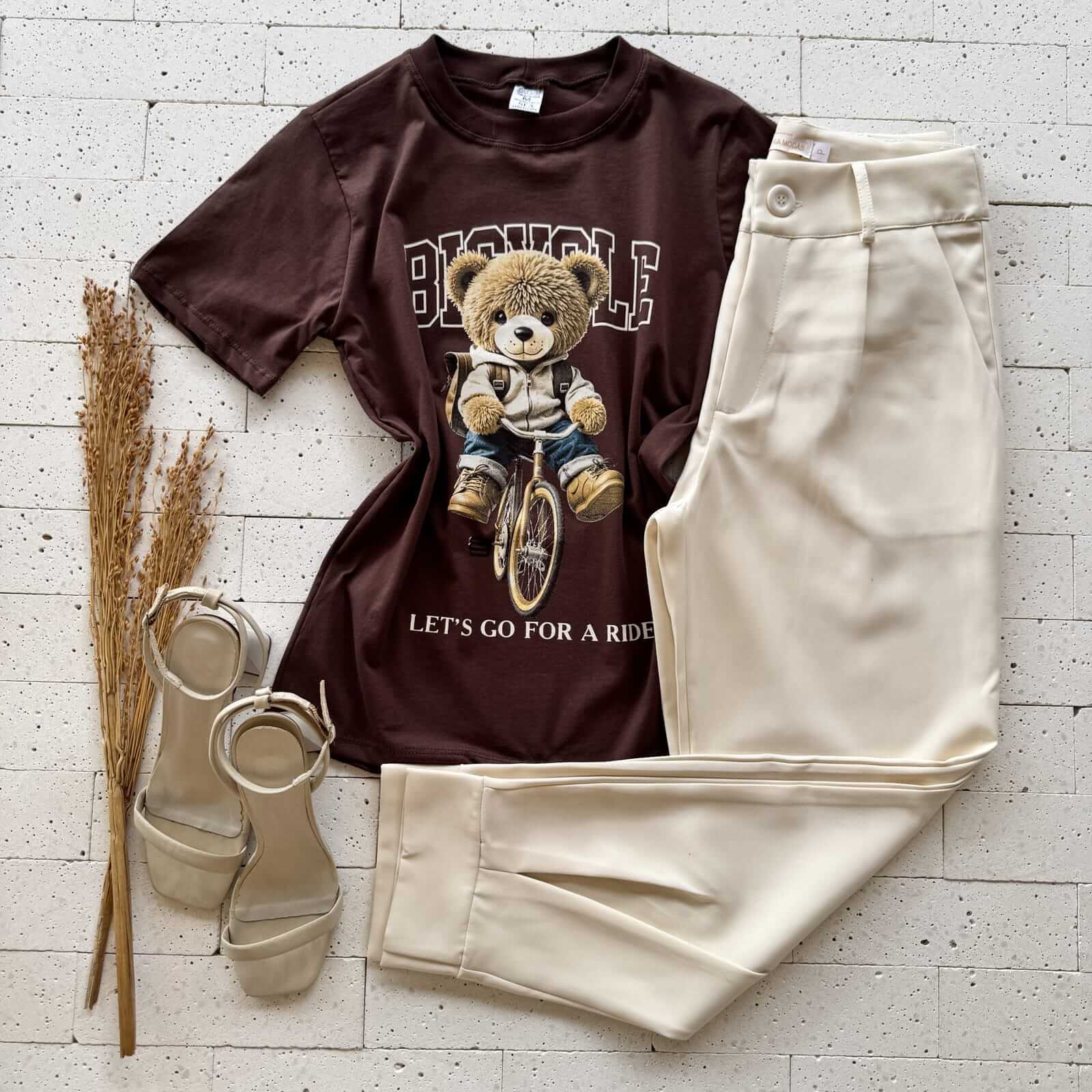 T-SHIRT ALGODÃO ESTAMPA URSO DE BICICLETA MARROM T-SHIRT ALGODÃO ESTAMPA URSO DE BICICLETA MARROM