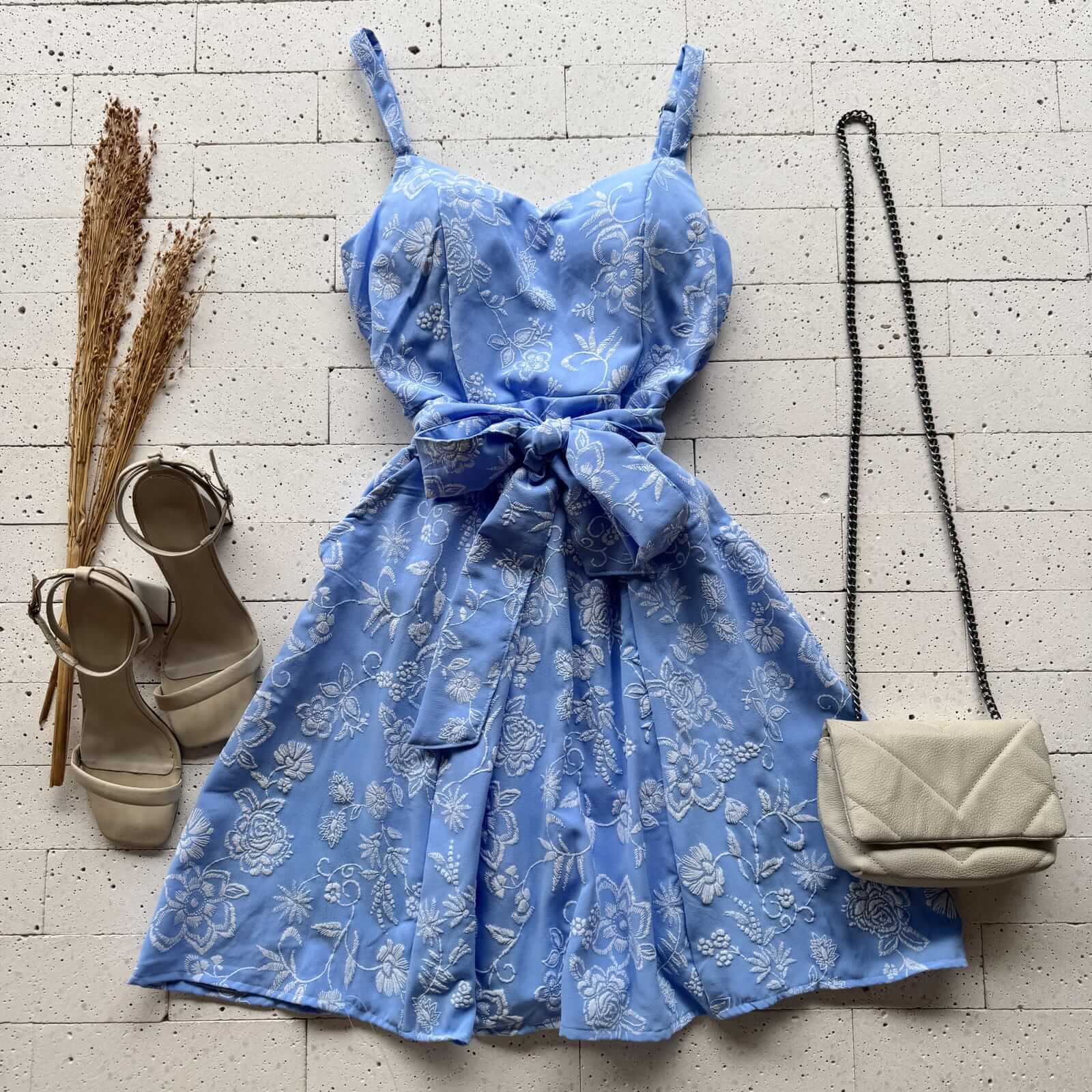 Dondoca_com_br Vestido Bordado Alcinha E Amarracao Fixa Azul Dondoca_com_br Vestido Bordado Alcinha E Amarracao Fixa Azul