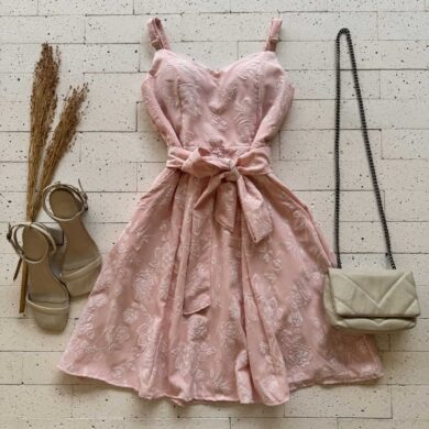 Dondoca_com_br Vestido Bordado Alcinha E Amarracao Fixa Rosa Claro