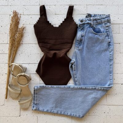 BODY MODAL BUSTO DETALHADO COM FURINHOS CAFÉ