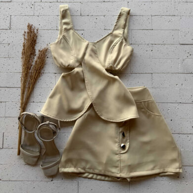 Dondoca_com_br Conjunto Alfaiataria Blusa Detalhe Abertura E Short Saia Amarelo