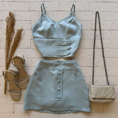 CONJUNTO ALFAIATARIA CROPPED REGATA E SHORT SAIA BOTÕES AZUL