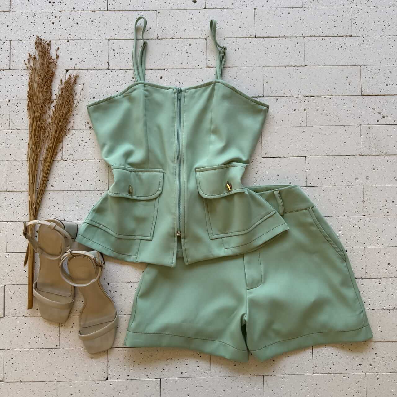 CONJUNTO ALFAIATARIA REGATA COM ZIPER E SHORT VERDE CONJUNTO ALFAIATARIA REGATA COM ZIPER E SHORT VERDE