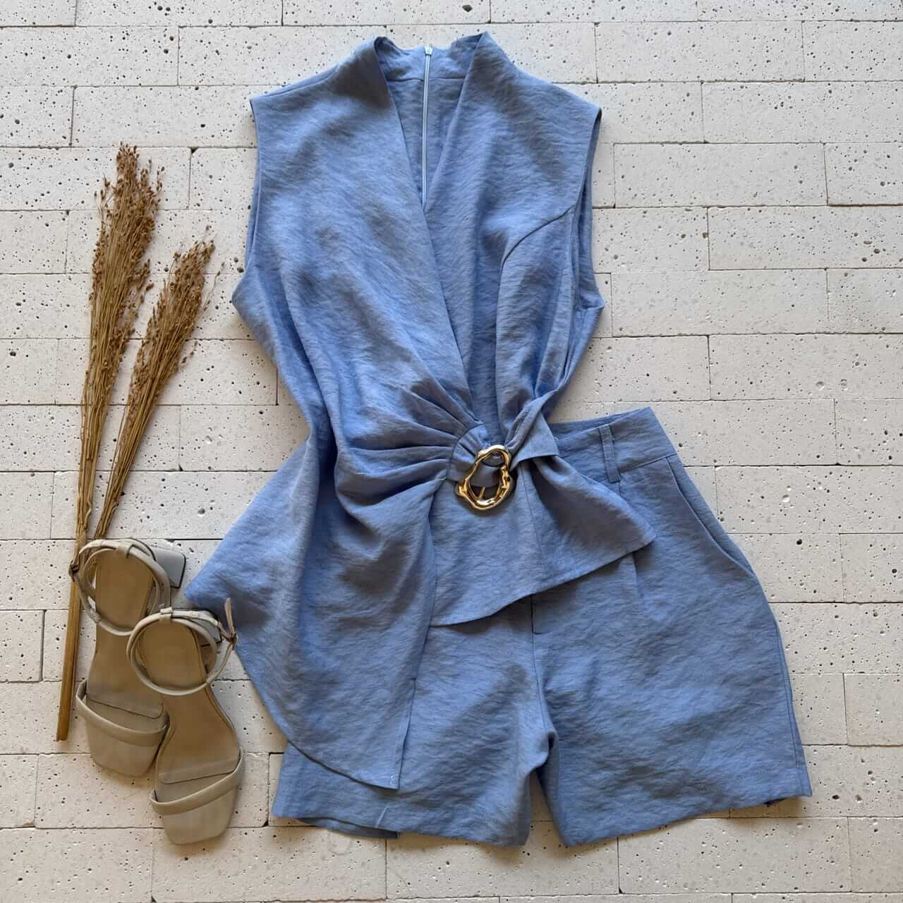 Dondoca_com_br Conjunto Blusa Assimetrica Detalhe Fivela E Short Azul Dondoca_com_br Conjunto Blusa Assimetrica Detalhe Fivela E Short Azul