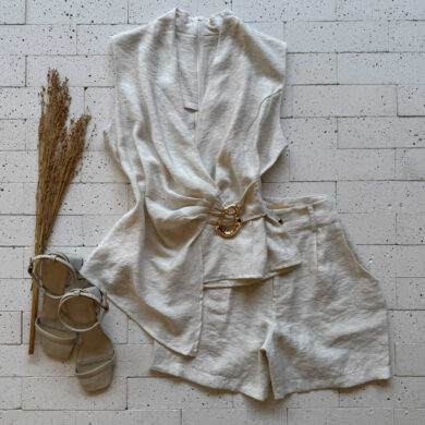 Dondoca_com_br Conjunto Blusa Assimetrica Detalhe Fivela E Short Cru