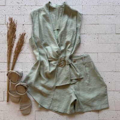 Dondoca_com_br Conjunto Blusa Assimetrica Detalhe Fivela E Short Verde