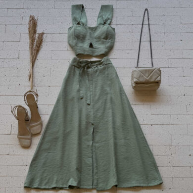 CONJUNTO MARRANT CROPPED ALÇA LARGA E SAIA MIDI COM FENDA VERDE