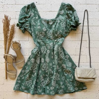VESTIDO BORDADO MANGUINHA COM ELÁSTICO VERDE