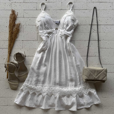 VESTIDO DETALHE GRIPIER E FIVELA NO DECOTE OFF