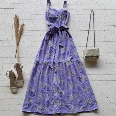 VESTIDO LONGO BORDADO CAMADAS E AMARRAÇÃO FIXA ROXO