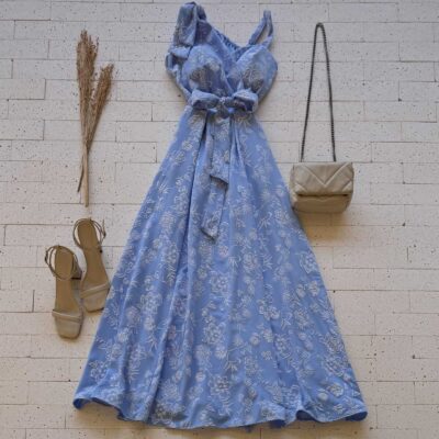 VESTIDO LONGO BORDADO LAÇO NO OMBRO E AMARRAÇÃO FIXA AZUL