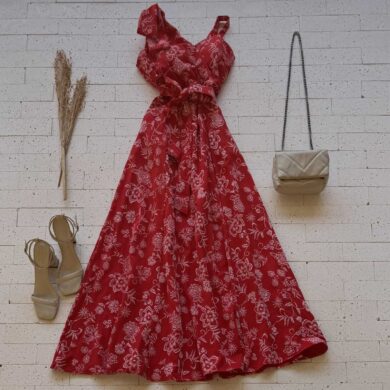 VESTIDO LONGO BORDADO LAÇO NO OMBRO E AMARRAÇÃO FIXA VERMELHO