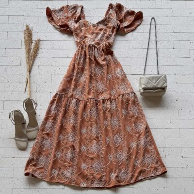 VESTIDO LONGO BORDADO MANGA SOLTINHA MARROM